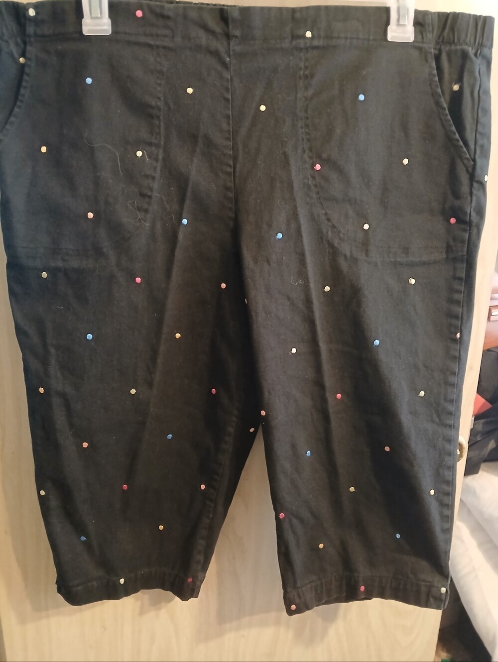 White Stag Women's Plus Size 2X Black Multicolor Dots Embroidery Capri Pants